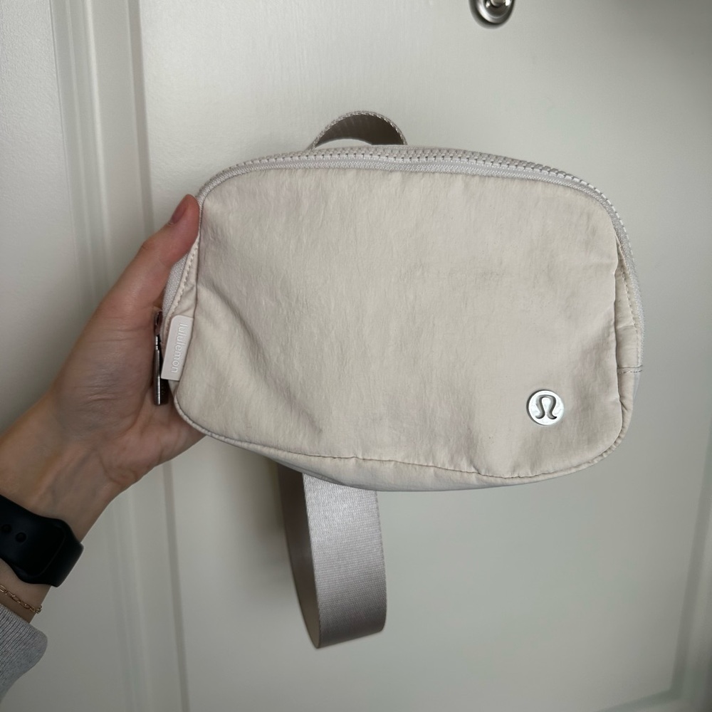 lululemon athletica cream belt bag